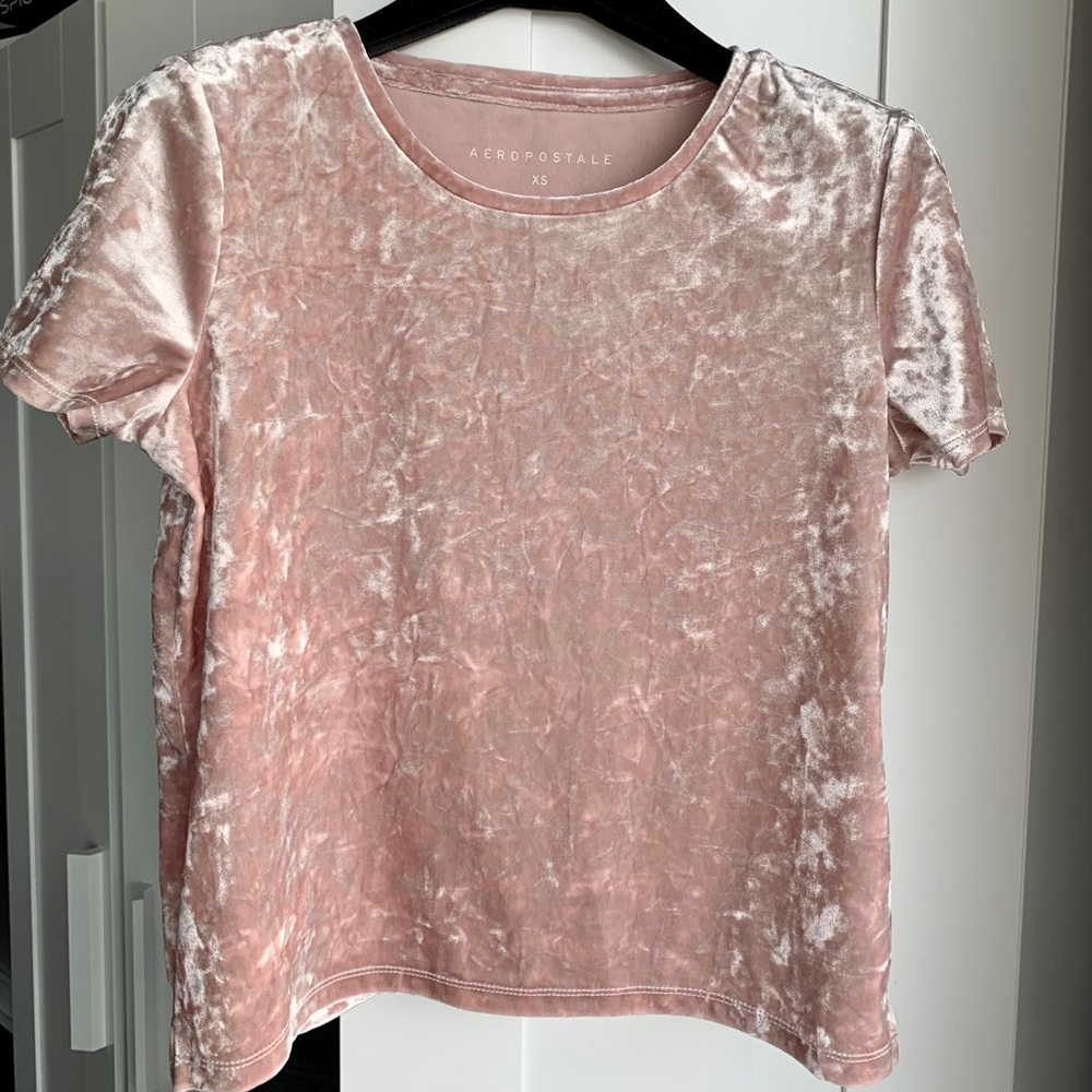 LAST DAYS SALE 🛍 NWOT velvet top
